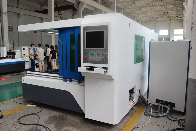 આઈપીજી 700 ડબલ્યુ શીટ મેટલ લેસર કટીંગ મશીન ચાઇના ઉત્પાદક